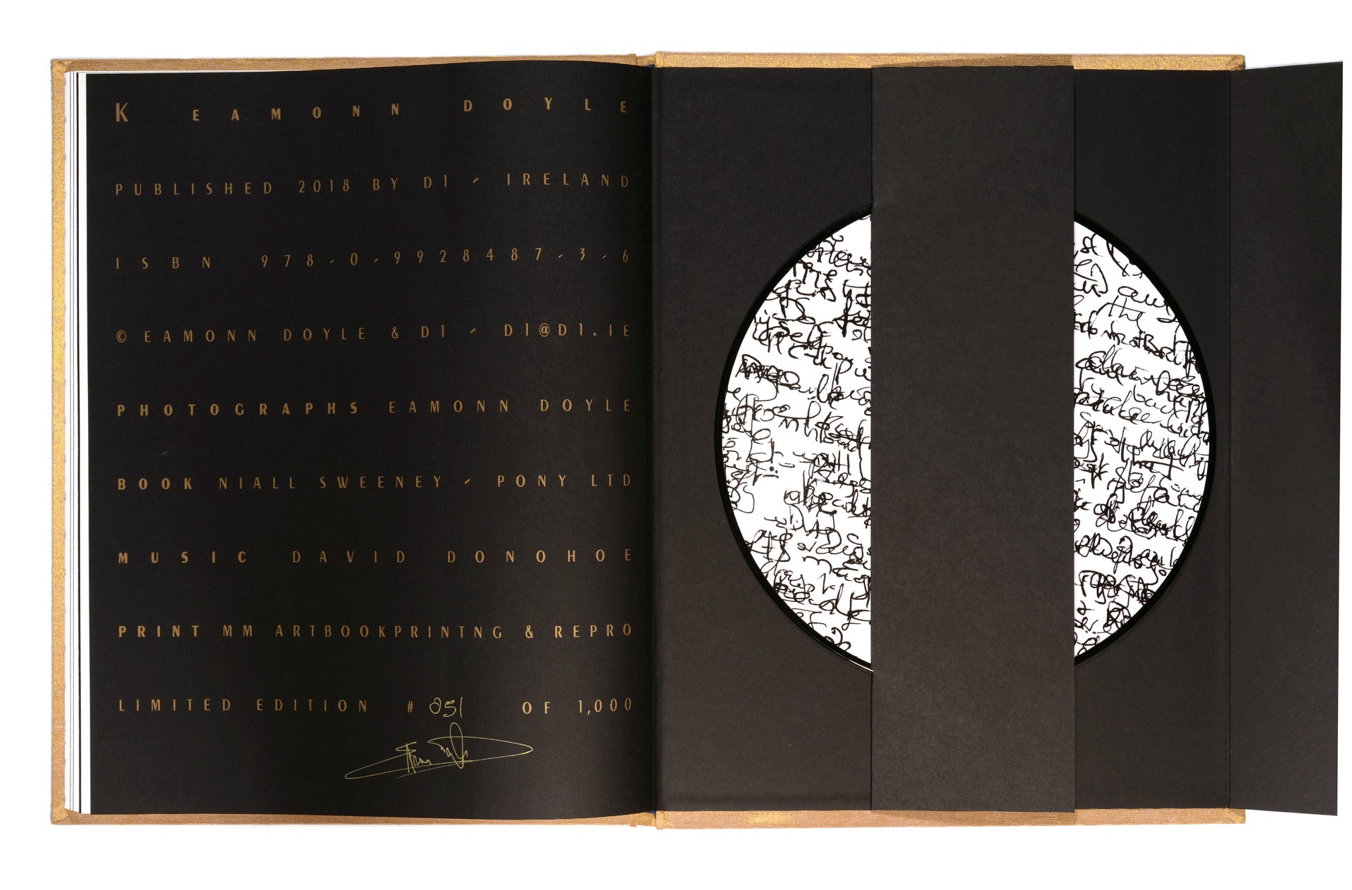 Eamonn Doyle 「K」 Eamonn Doyle Illuminates The Shape Of Mourning In His Photo
